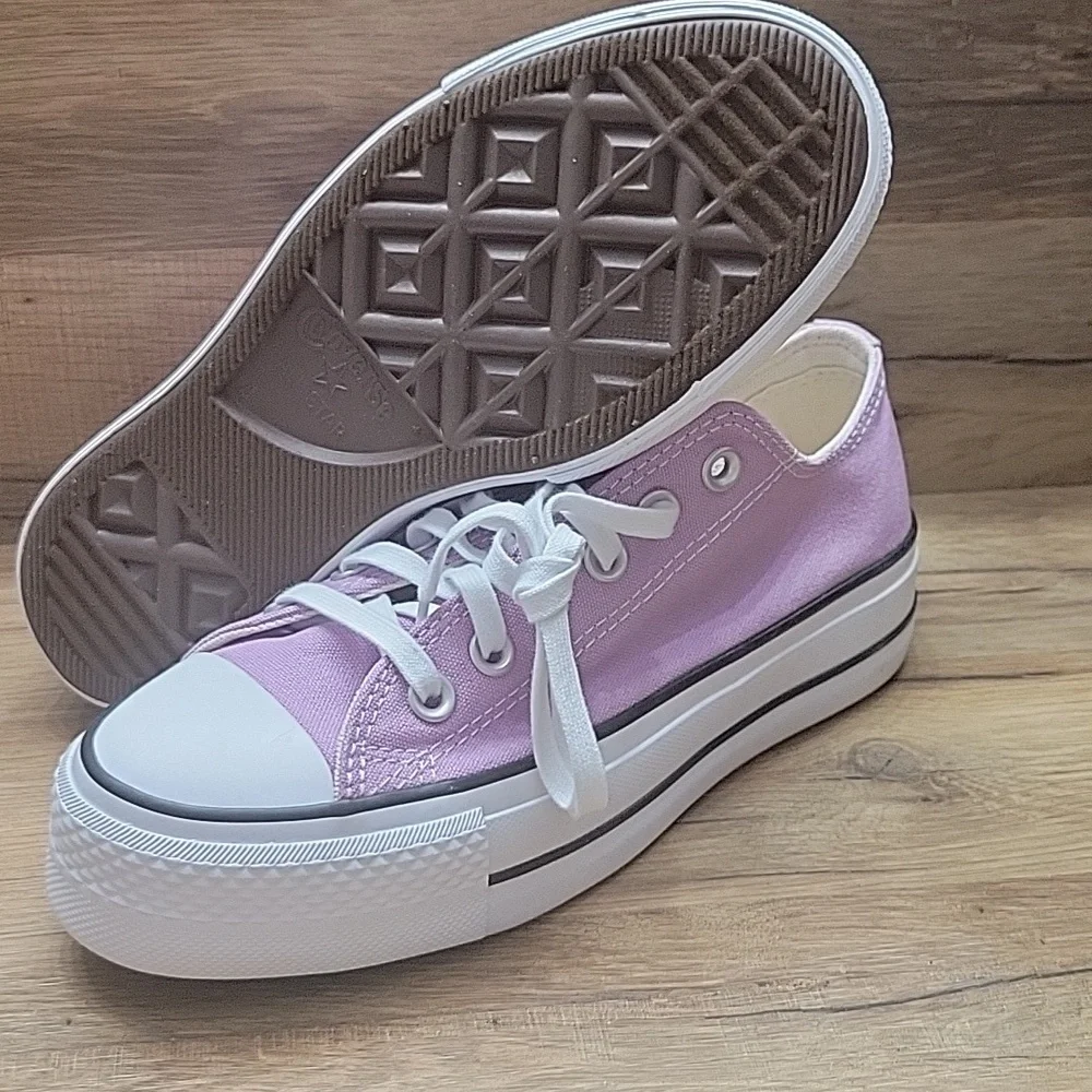 Converse Women's Light Purple Canvas Sneakers